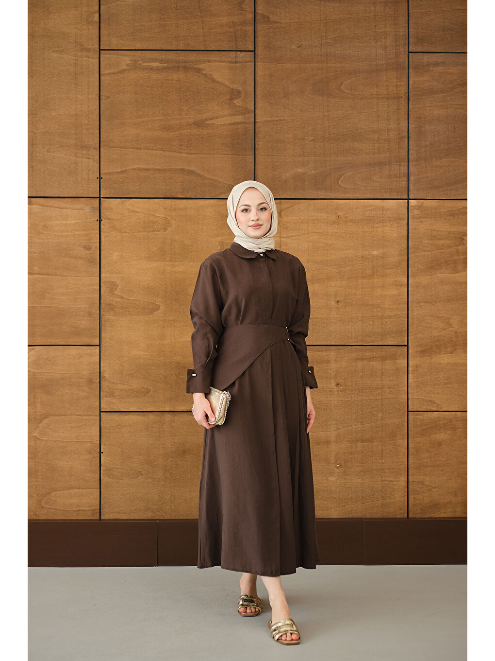 Kadın Pileli Kemer Bağlamalı Boydan Düğmeli Elbise Kahverengi-2