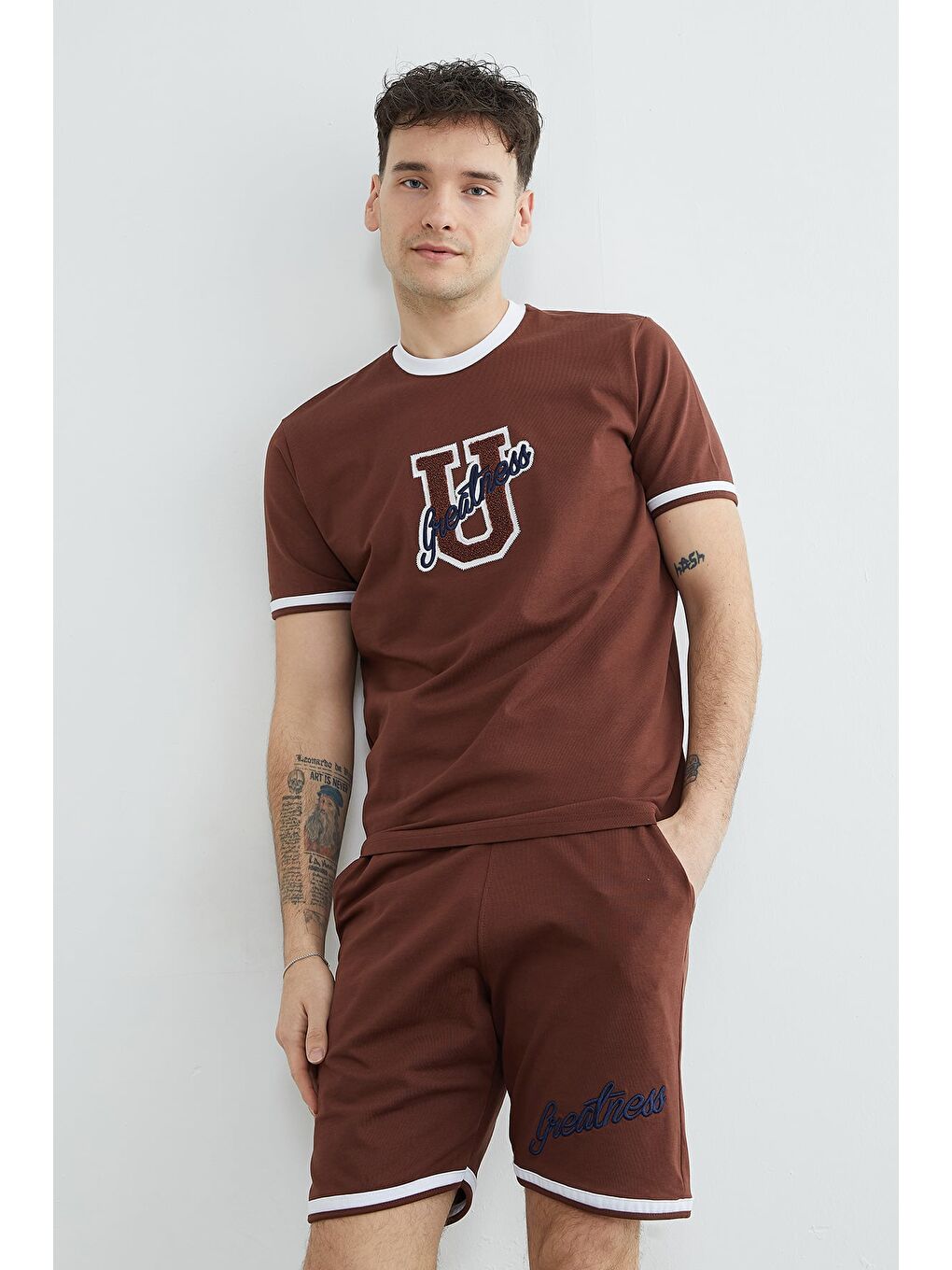 Kahverengi Beli Bağlamalı Nakışlı Biye Detaylı Şort