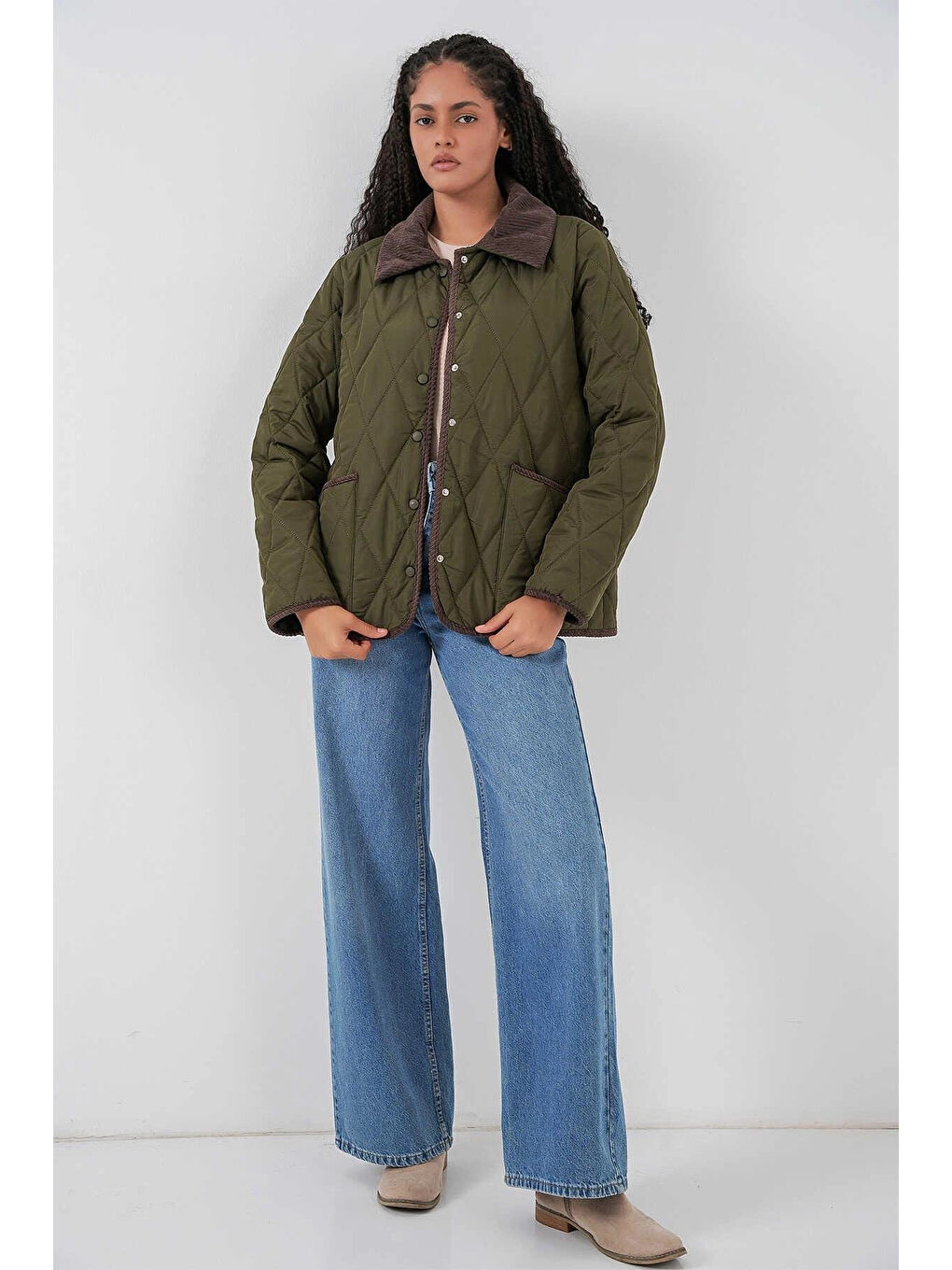 Kadın Haki Çıt Çıt Kapamalı Kadife Detaylı Kapitone Mont HZL25W-BD152261-3