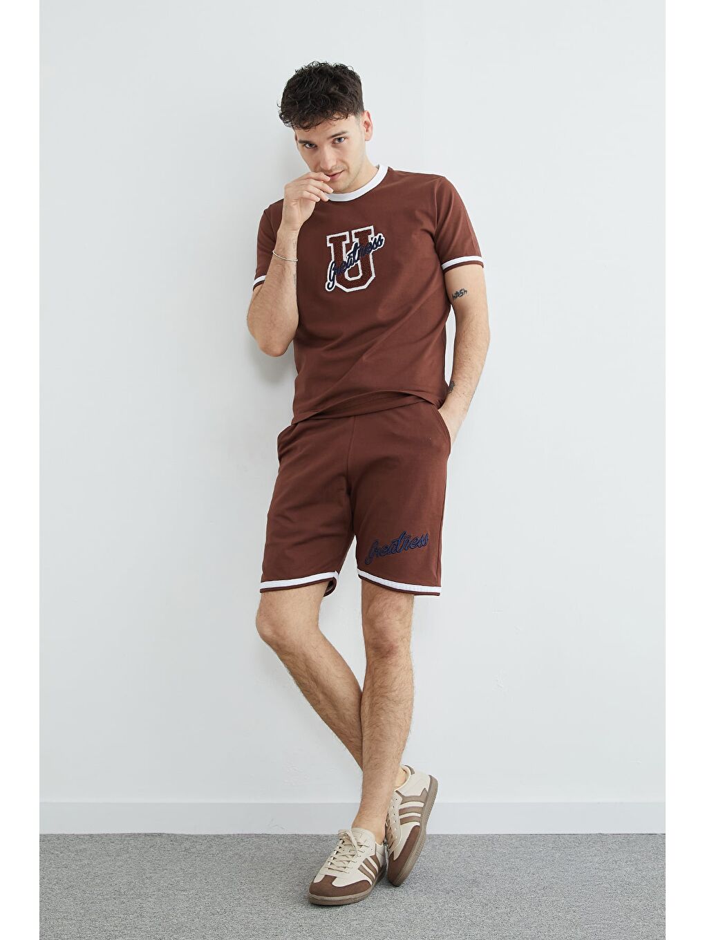 Kahverengi Beli Bağlamalı Nakışlı Biye Detaylı Şort-3