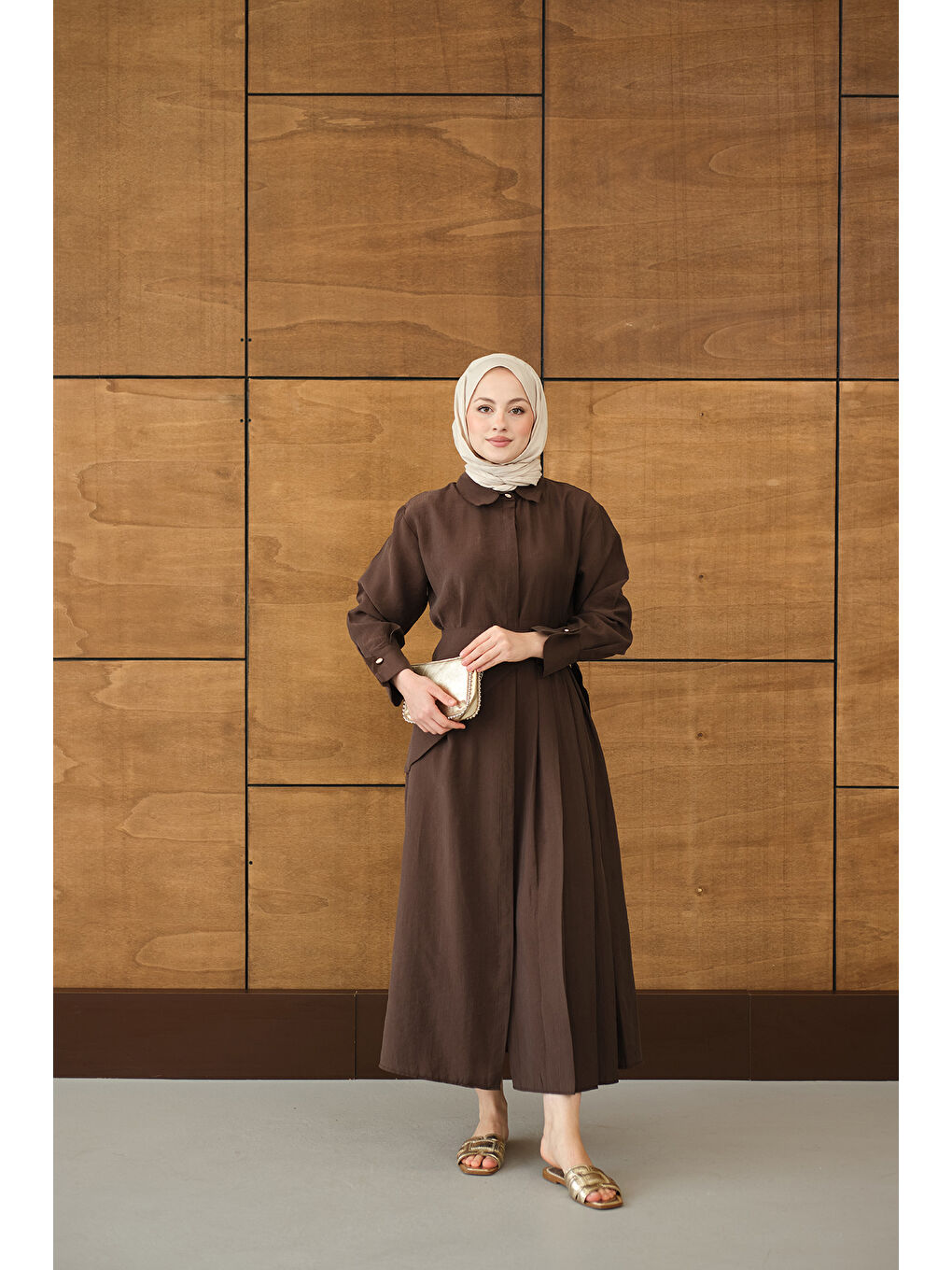 Kadın Pileli Kemer Bağlamalı Boydan Düğmeli Elbise Kahverengi-3