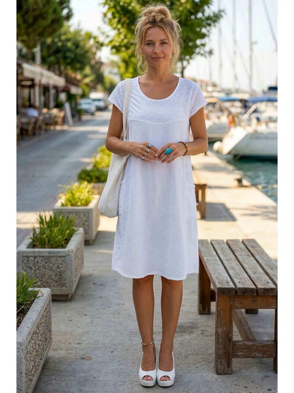 Beyaz Havuz Yaka Düşük Kol Cepli Kol Roba Ve Yanları Brodeli Casual Müslin Dokuma Elbise 100 55-1