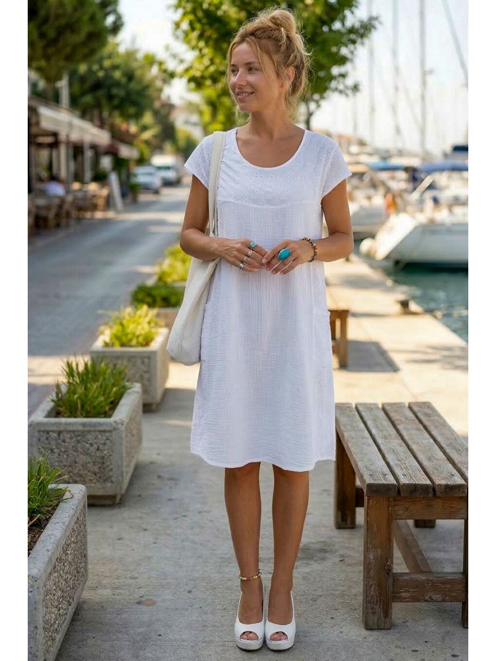 Beyaz Havuz Yaka Düşük Kol Cepli Kol Roba Ve Yanları Brodeli Casual Müslin Dokuma Elbise 100 55-2