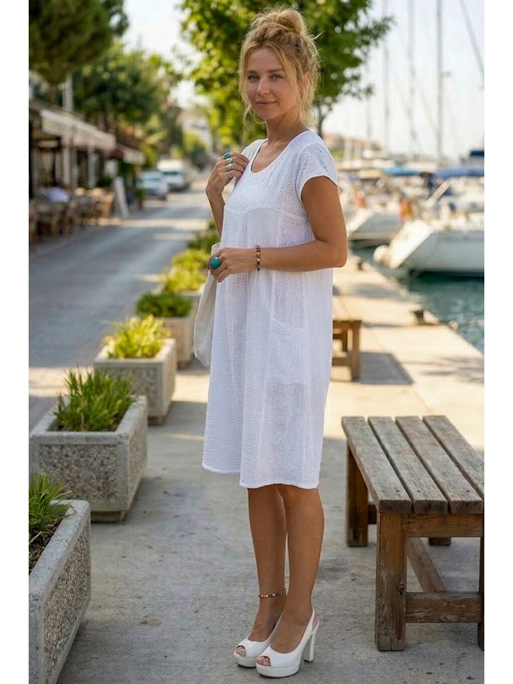 Beyaz Havuz Yaka Düşük Kol Cepli Kol Roba Ve Yanları Brodeli Casual Müslin Dokuma Elbise 100 55-3