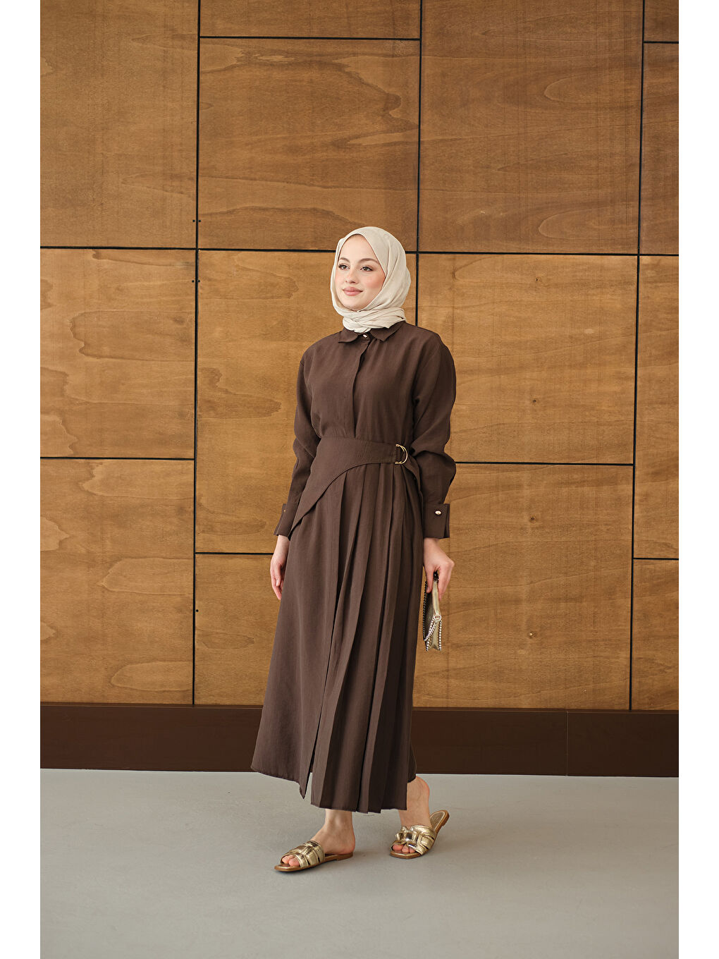 Kadın Pileli Kemer Bağlamalı Boydan Düğmeli Elbise Kahverengi-4