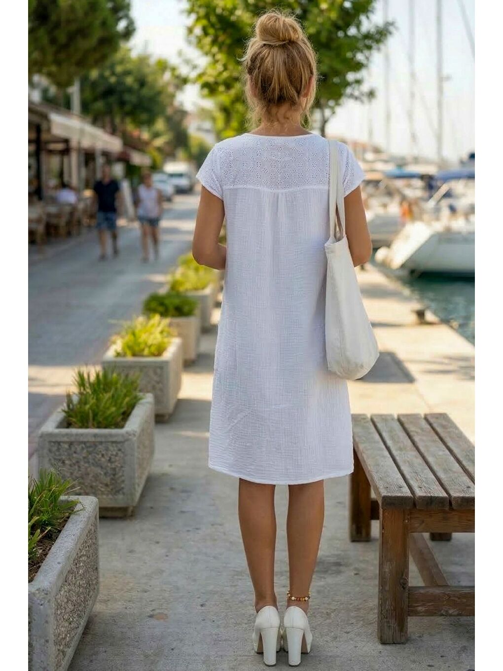 Beyaz Havuz Yaka Düşük Kol Cepli Kol Roba Ve Yanları Brodeli Casual Müslin Dokuma Elbise 100 55-4