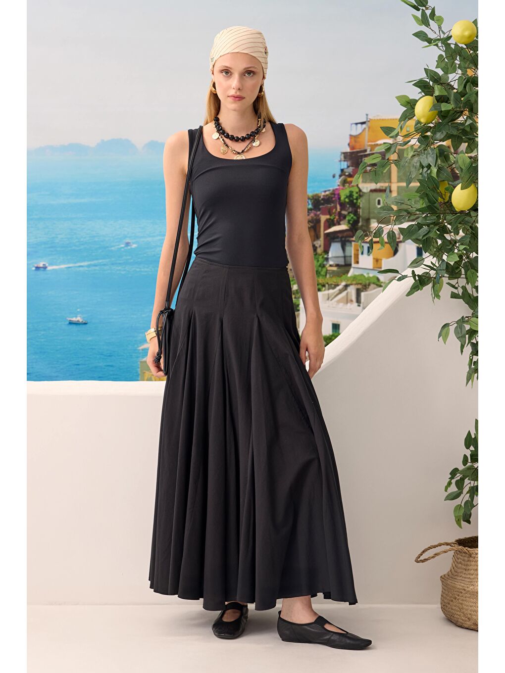 Bele Oturan Volanlı Etek Siyah-4