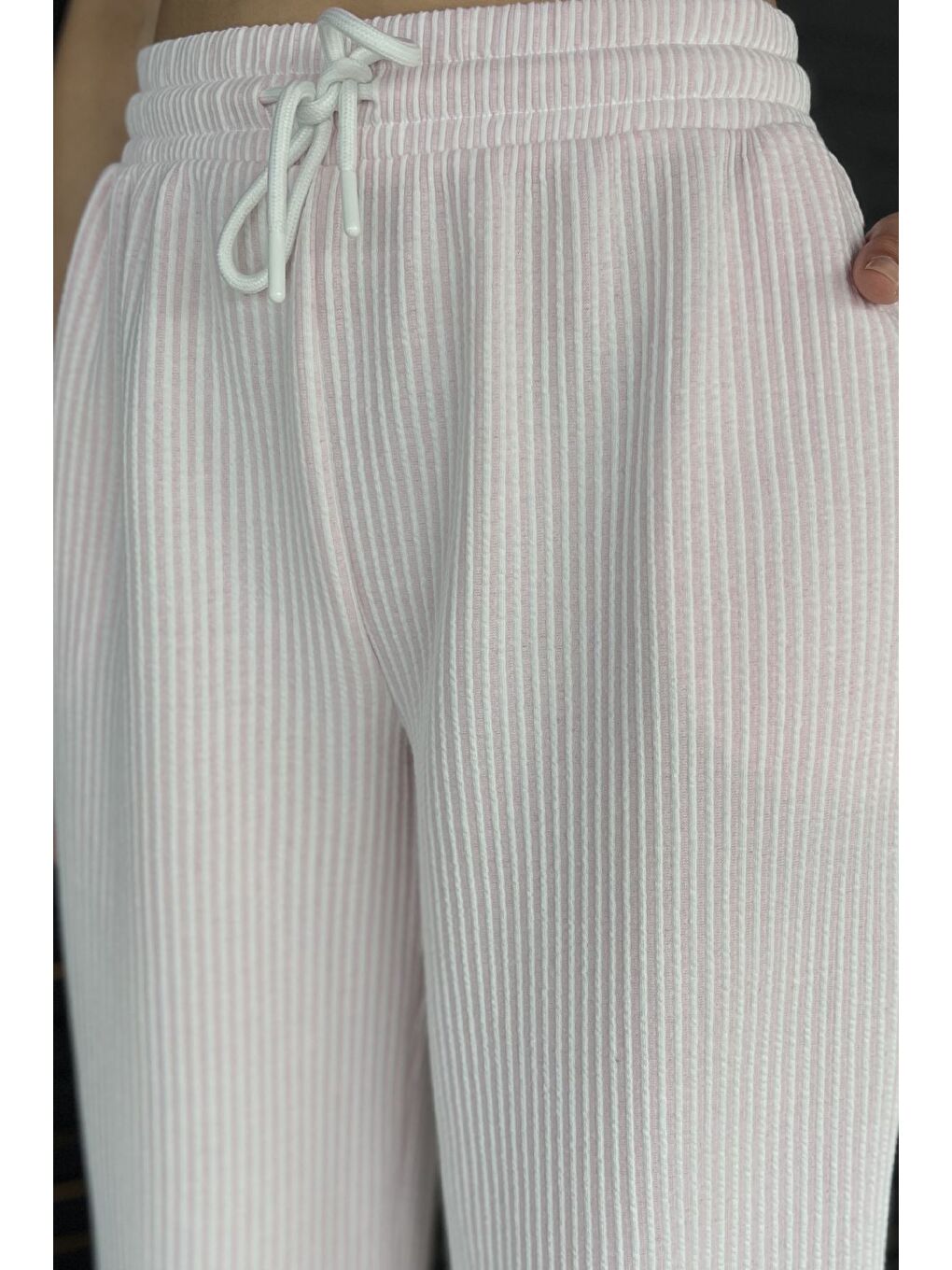 Pembe Kadın Su Yolu Çizgili Bol Paça Pantolon-3