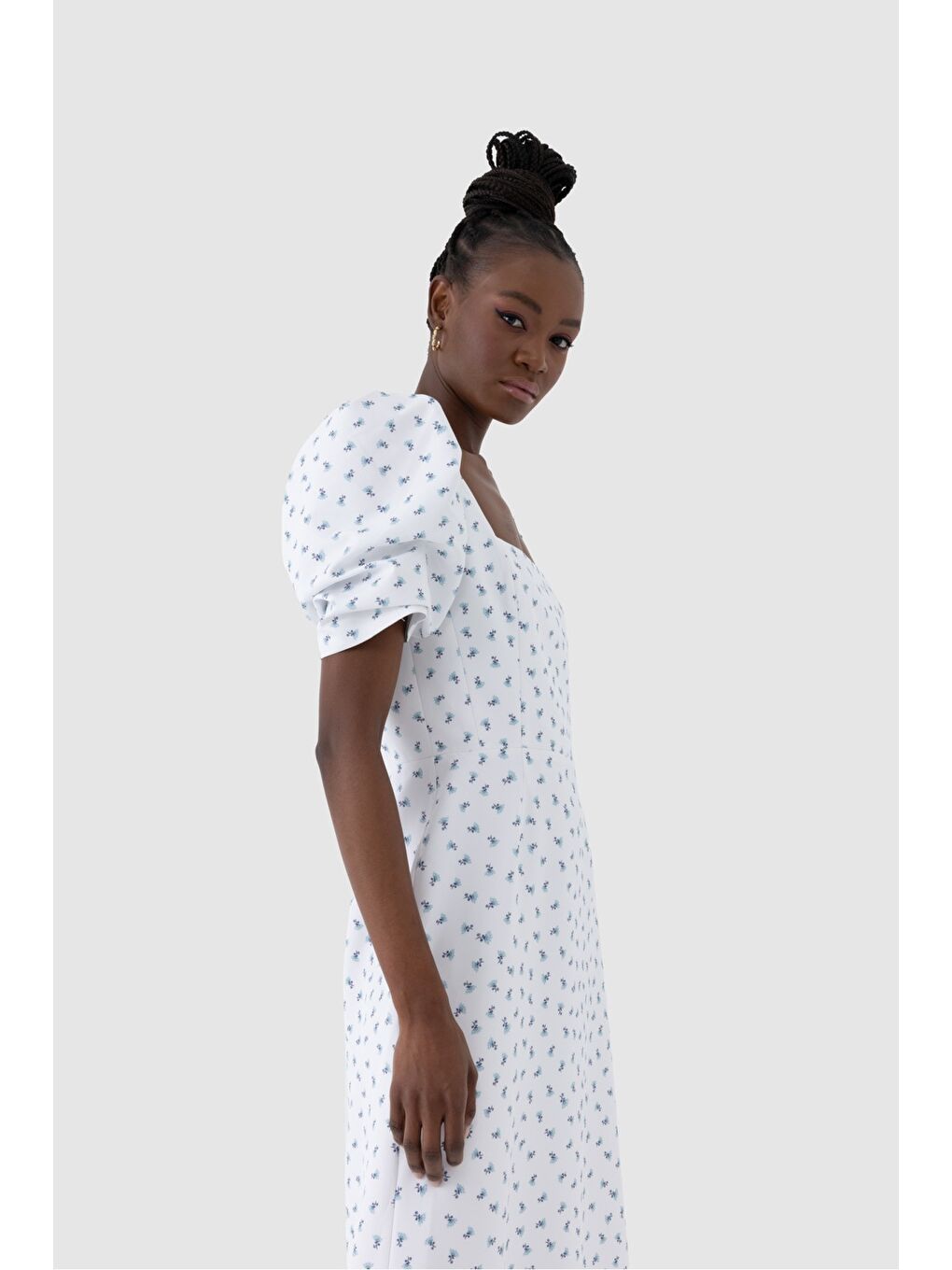 Beyaz KarpuzKollu Kare Yaka Midi Boy Dokuma Çiçek Desenli Elbise-1