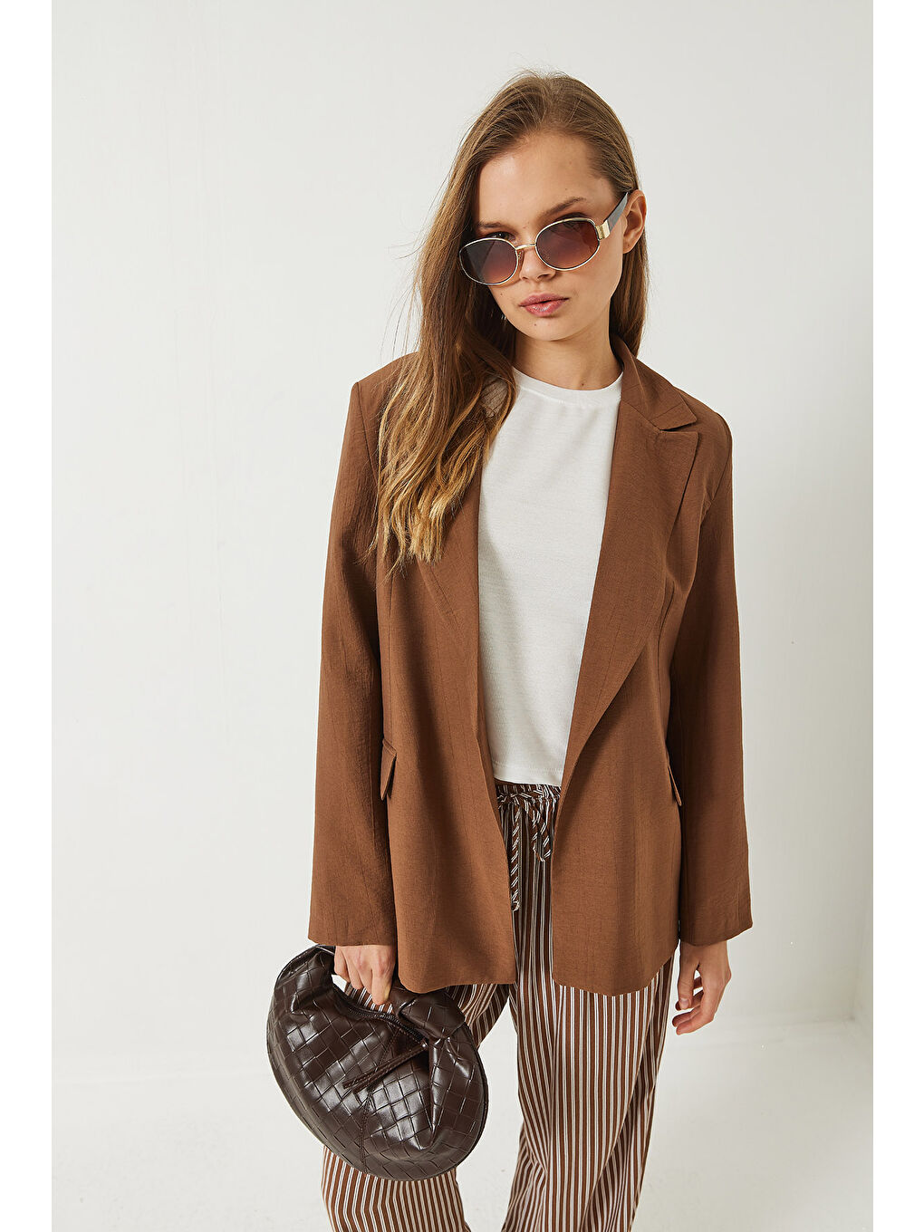 Kahverengi Kadın Vatkalı Astarı Çizgili Çilek Kumaş Blazer Ceket-2