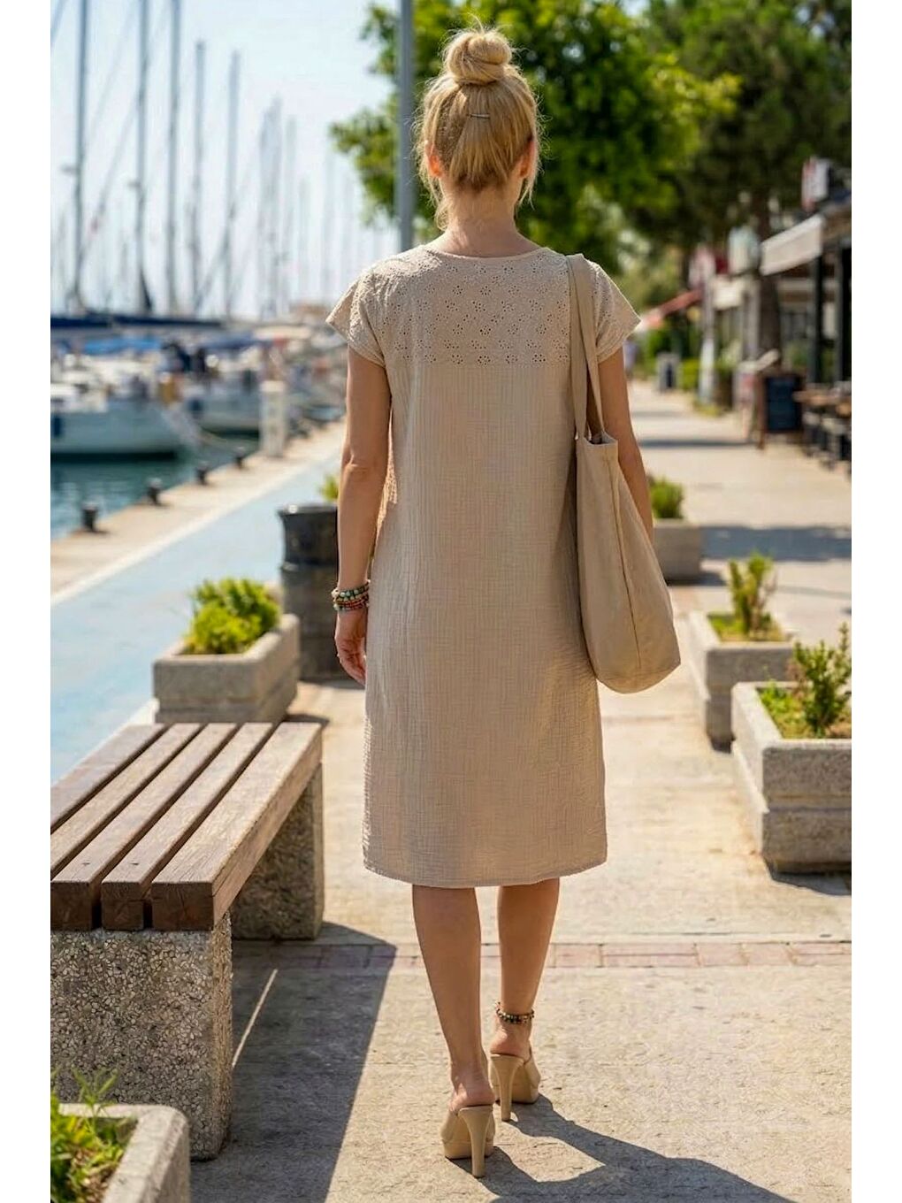 Bej Havuz Yaka Düşük Kol Cepli Kol Roba Ve Yanları Brodeli Casual Müslin Dokuma Elbise 100 55-3