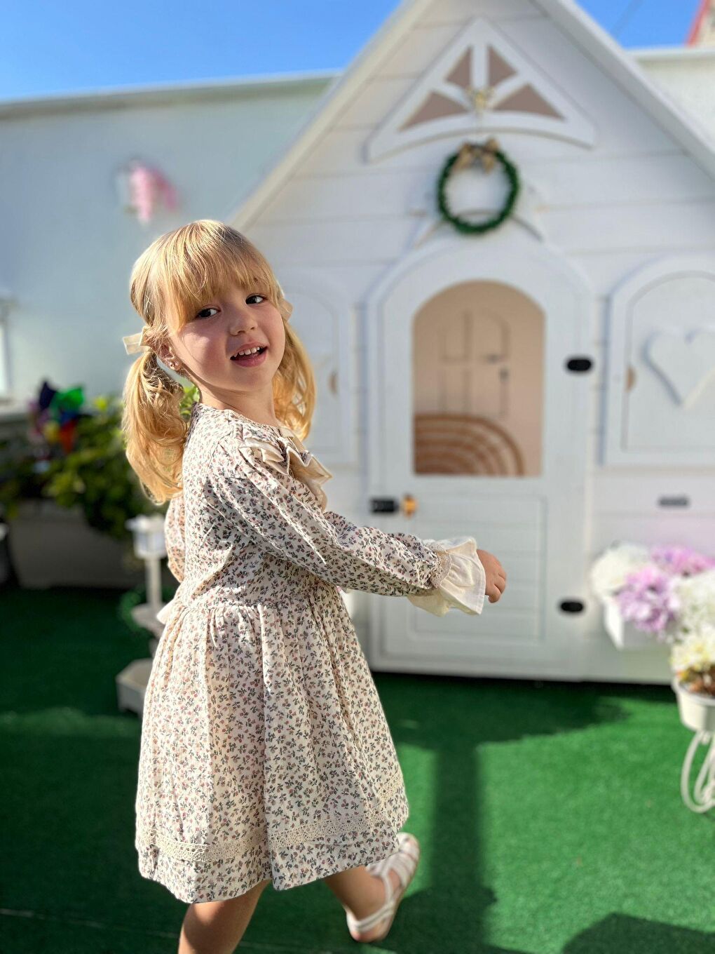 Kız Çocuk Çiçek Desenli Fırfır Detaylı Uzun Kollu Pamuklu Elbise - Bej-1