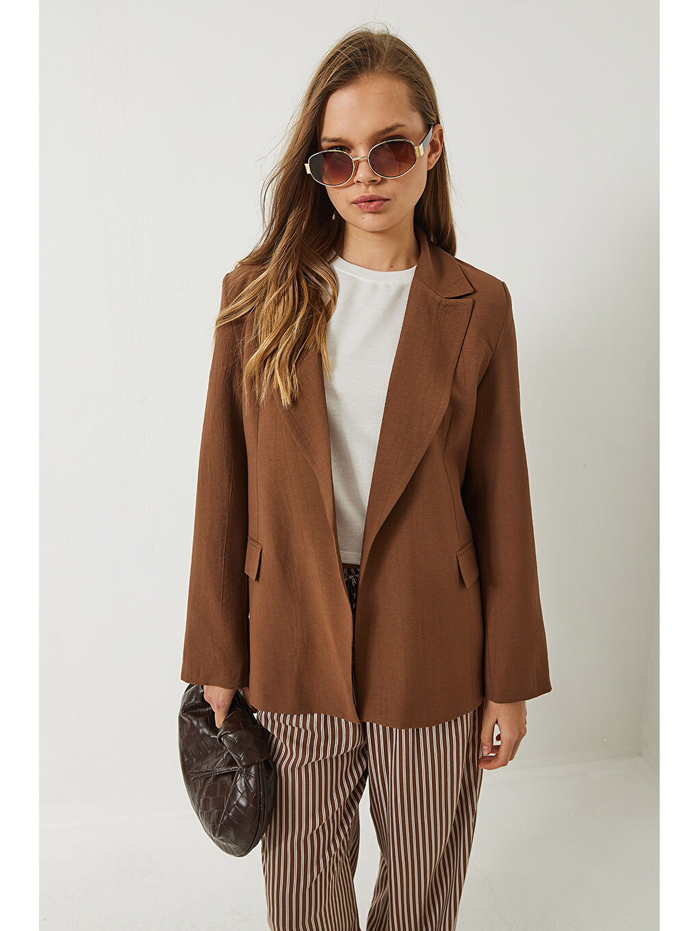 Kahverengi Kadın Vatkalı Astarı Çizgili Çilek Kumaş Blazer Ceket-3