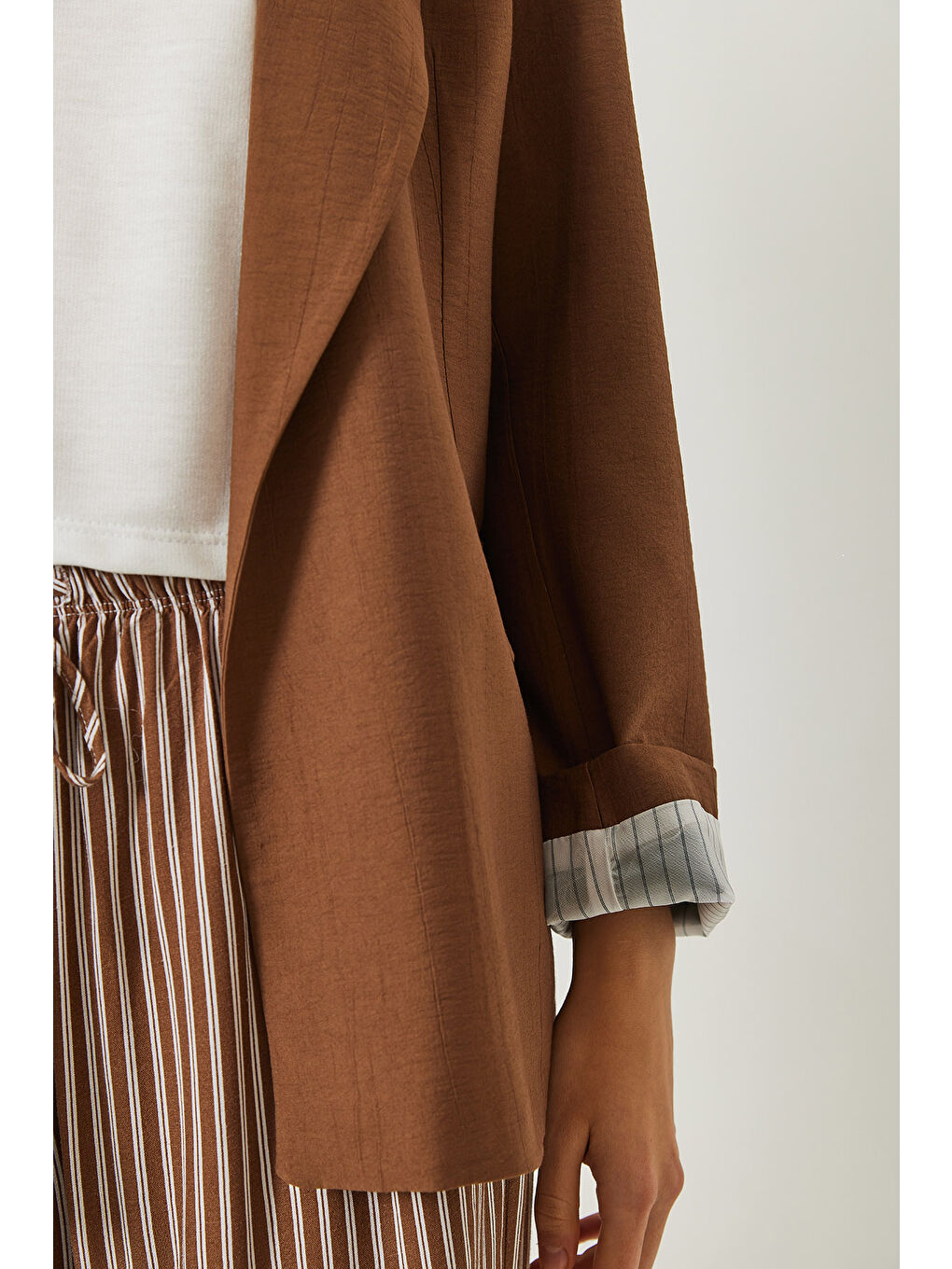 Kahverengi Kadın Vatkalı Astarı Çizgili Çilek Kumaş Blazer Ceket-6