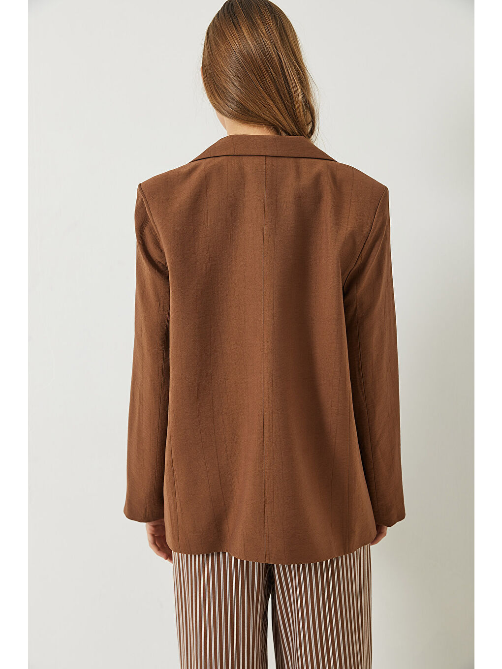 Kahverengi Kadın Vatkalı Astarı Çizgili Çilek Kumaş Blazer Ceket-7