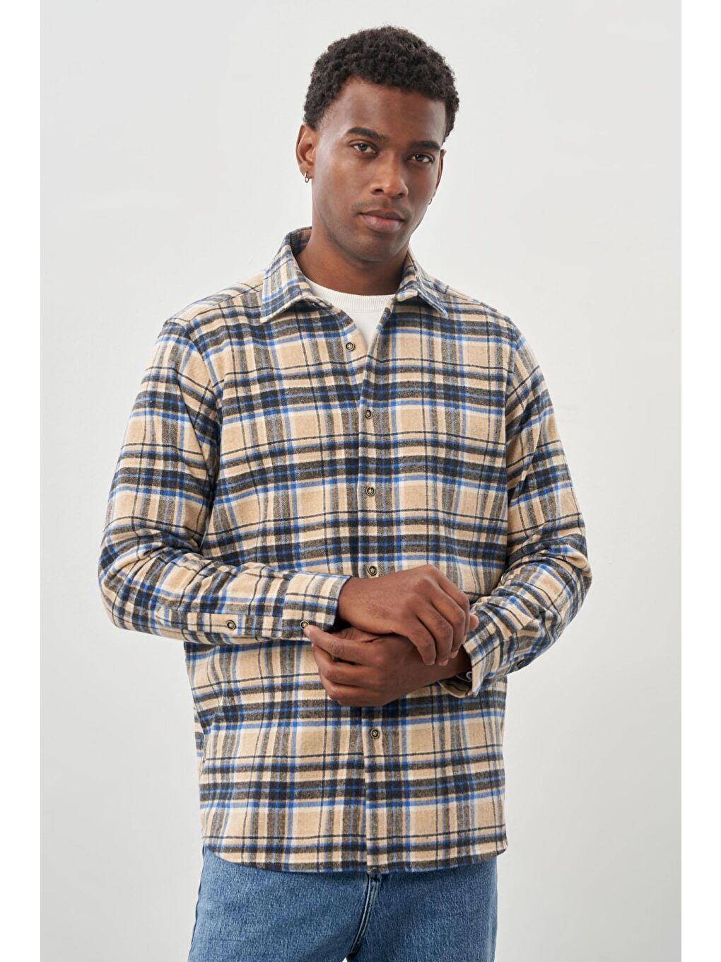 Bej Yünlü Ekose Desen Yumuşak Yaka Cepsiz Uzun Kol Casual Comfort Fit Gömlek 1004245227-2