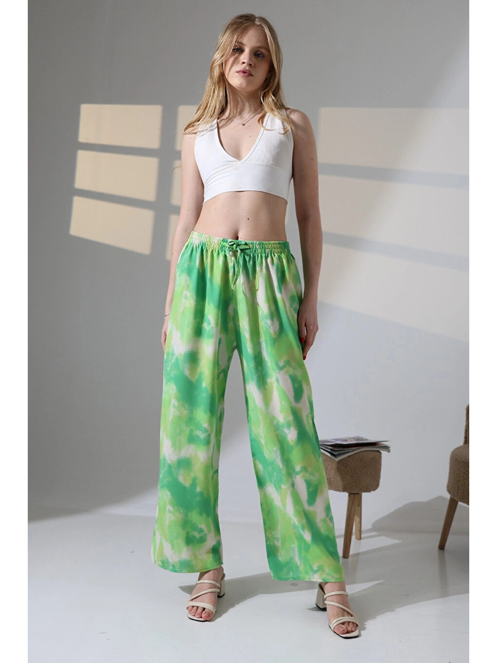 Kadın Yeşil Desenli Beli Lastikli Cepsiz Bol Kesim Viskon Pantolon HZL25S-DSB17771-2