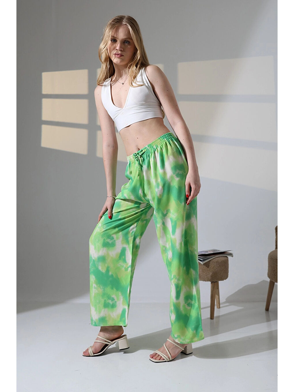 Kadın Yeşil Desenli Beli Lastikli Cepsiz Bol Kesim Viskon Pantolon HZL25S-DSB17771-3