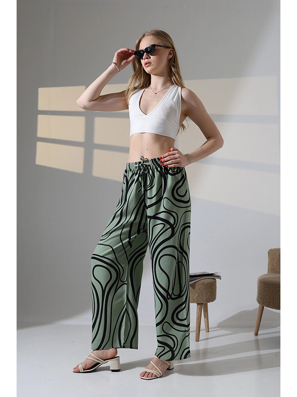 Yeşil Kadın Çağla Desenli Beli Lastikli Cepsiz Bol Kesim Viskon Pantolon HZL25S-DSB17771-1