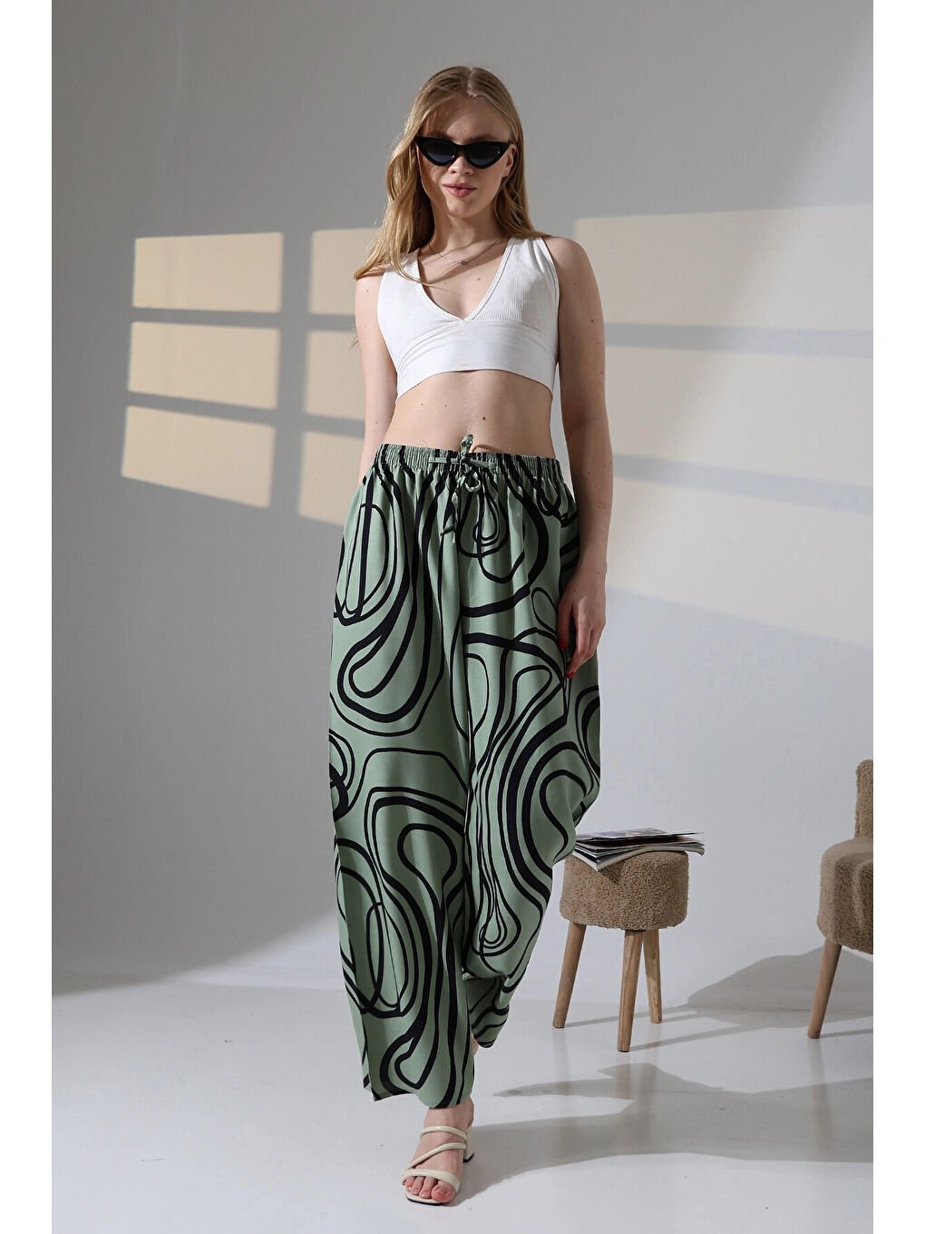 Yeşil Kadın Çağla Desenli Beli Lastikli Cepsiz Bol Kesim Viskon Pantolon HZL25S-DSB17771-2