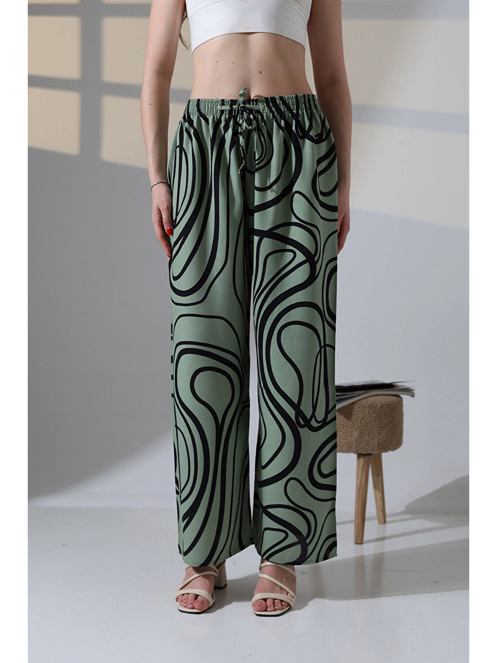 Yeşil Kadın Çağla Desenli Beli Lastikli Cepsiz Bol Kesim Viskon Pantolon HZL25S-DSB17771-3