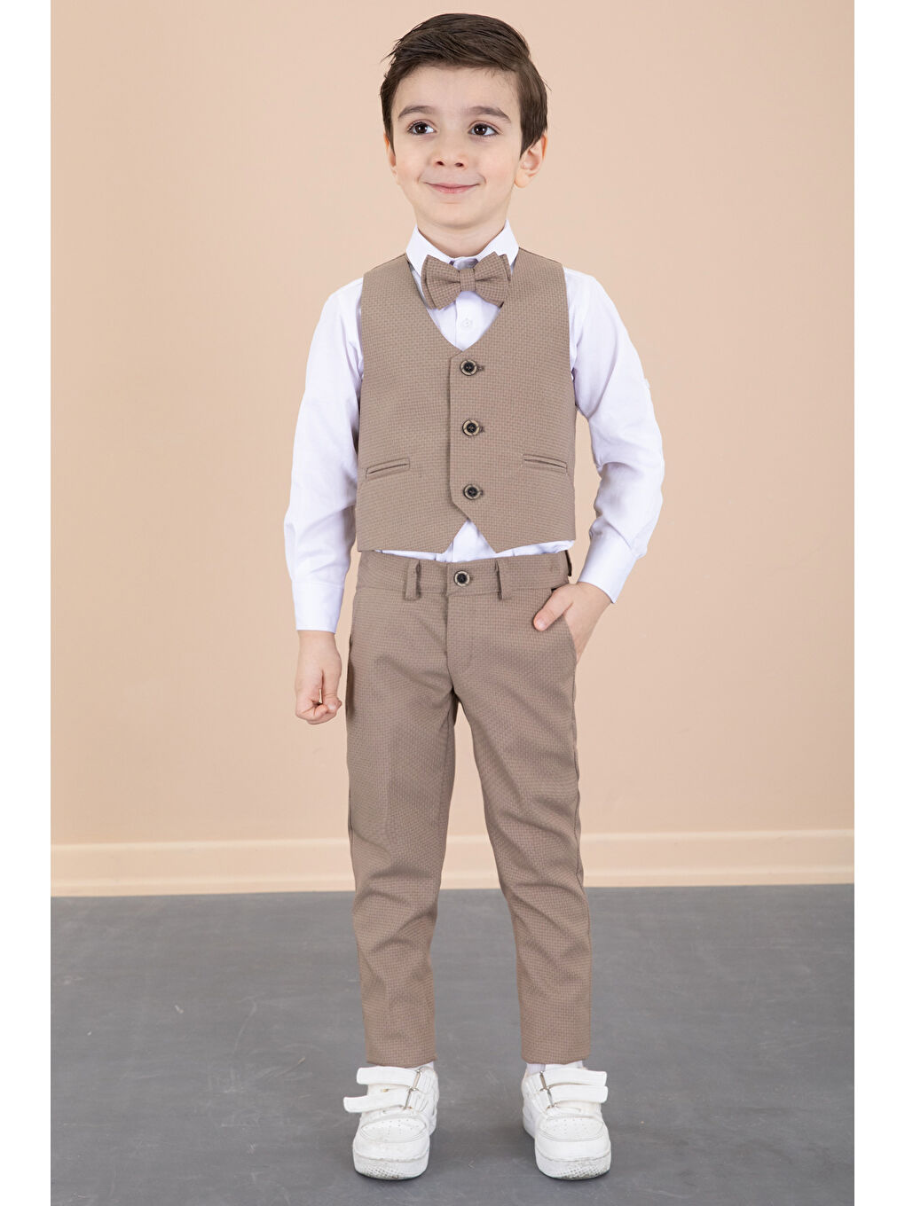 Kahverengi Kahve Yelekli Papyonlu Gömlekli Kumaş Pantolonlu Erkek Çocuk Takım Elbise 20431