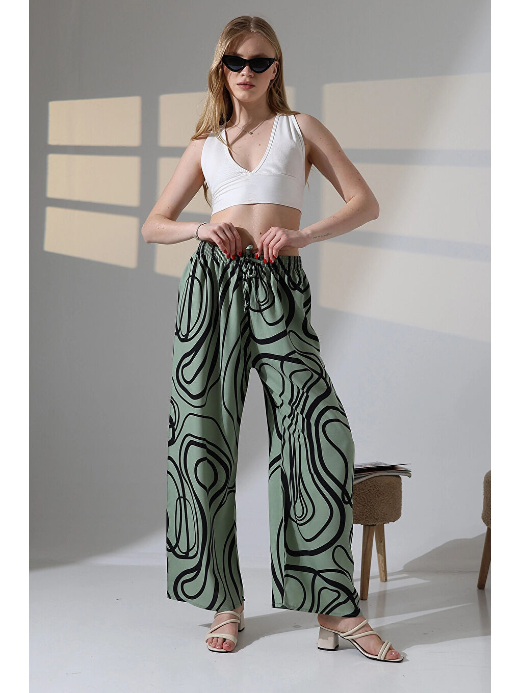 Yeşil Kadın Çağla Desenli Beli Lastikli Cepsiz Bol Kesim Viskon Pantolon HZL25S-DSB17771-4
