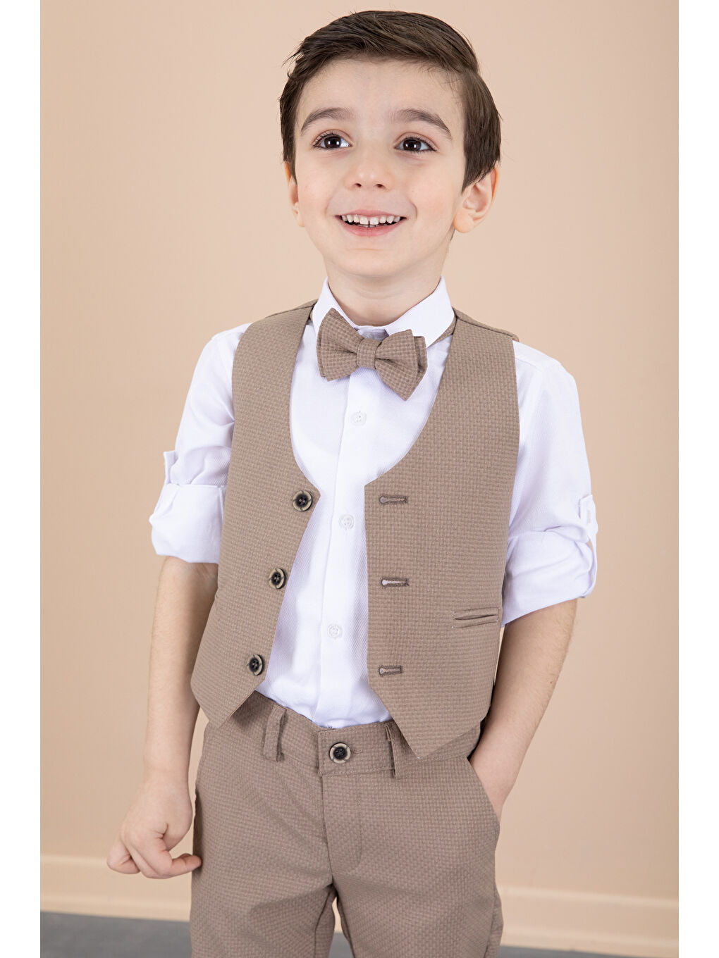 Kahverengi Kahve Yelekli Papyonlu Gömlekli Kumaş Pantolonlu Erkek Çocuk Takım Elbise 20431-1