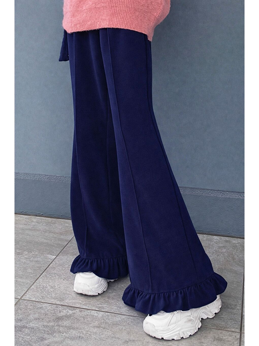 Lacivert Kadın 2 İplik Salaş Kesim Feminen Fırfır Detaylı Bol Paça Eşofman Altı-1