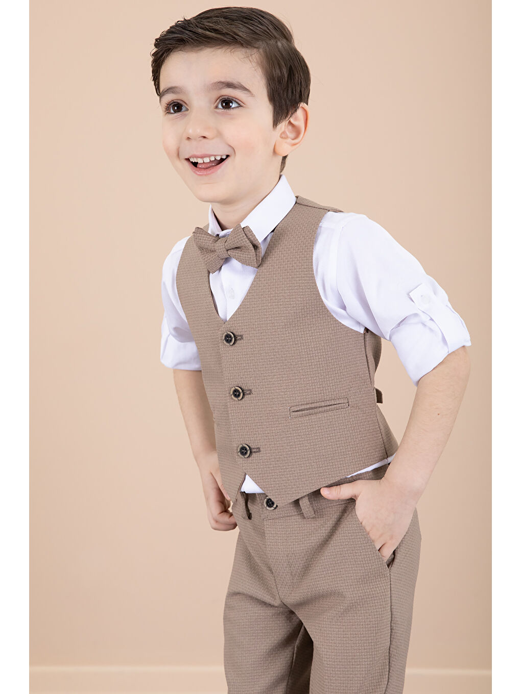 Kahverengi Kahve Yelekli Papyonlu Gömlekli Kumaş Pantolonlu Erkek Çocuk Takım Elbise 20431-2
