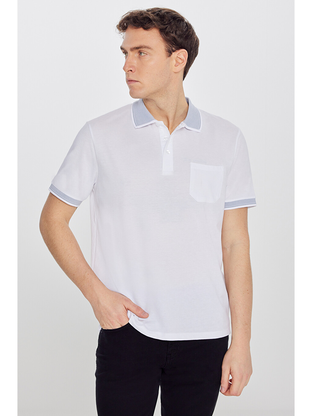 Erkek Beyaz-Beyaz Pamuklu Comfort Fit Rahat Kesim Polo Yaka Cepli Tişört-1