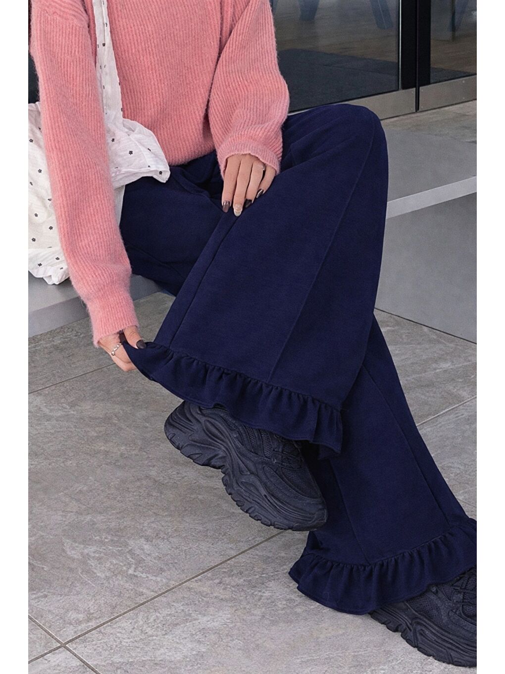 Lacivert Kadın 2 İplik Salaş Kesim Feminen Fırfır Detaylı Bol Paça Eşofman Altı-4