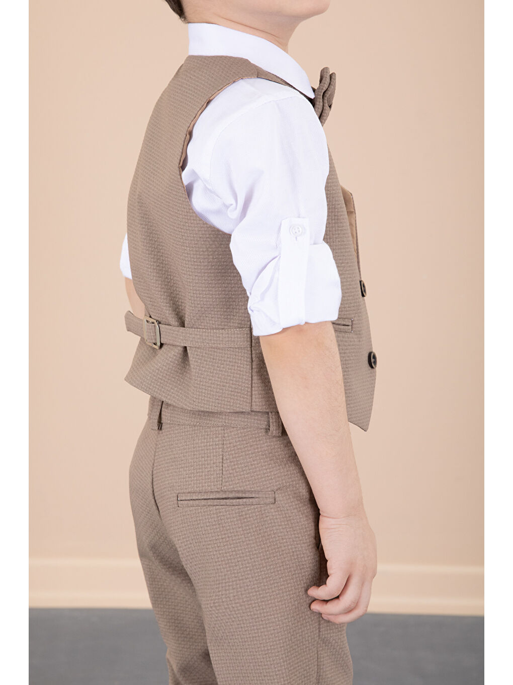 Kahverengi Kahve Yelekli Papyonlu Gömlekli Kumaş Pantolonlu Erkek Çocuk Takım Elbise 20431-4