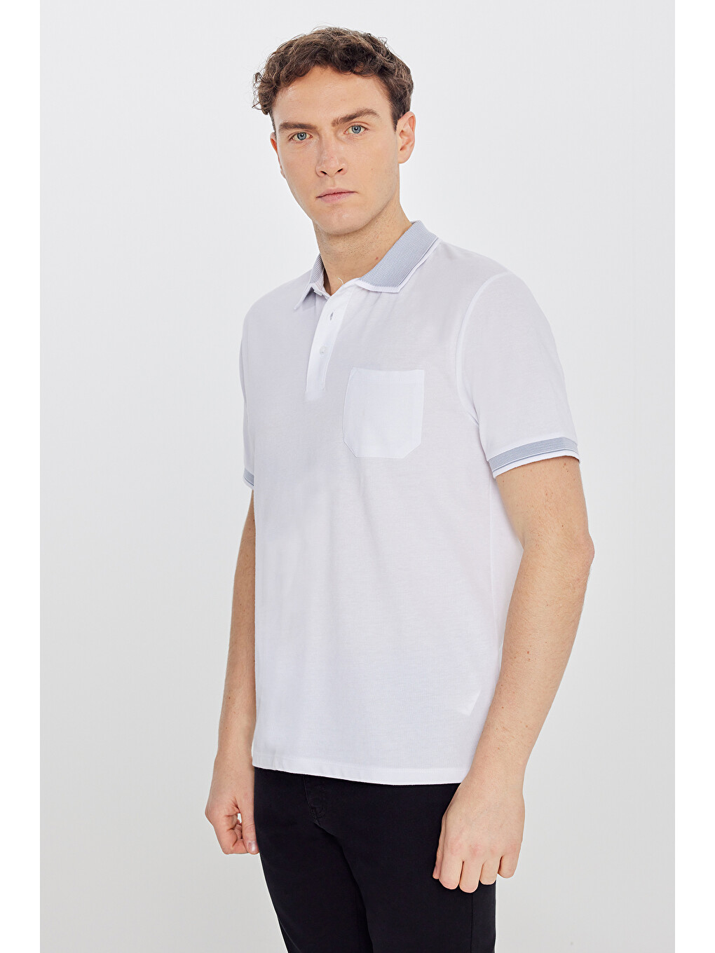 Erkek Beyaz-Beyaz Pamuklu Comfort Fit Rahat Kesim Polo Yaka Cepli Tişört-3