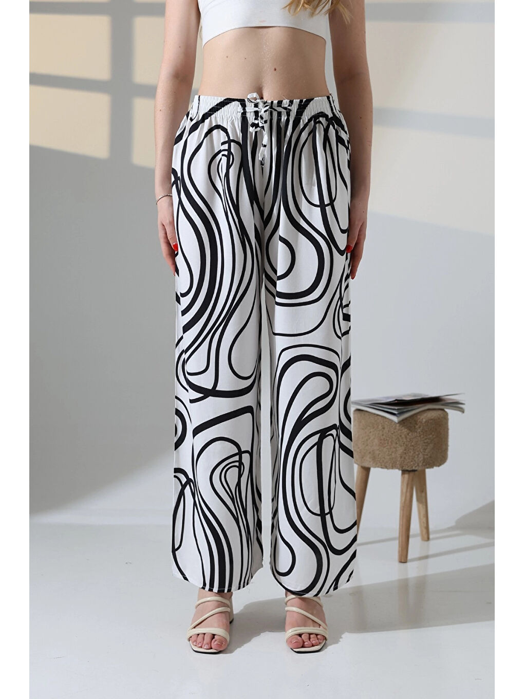 Kadın Beyaz Desenli Beli Lastikli Cepsiz Bol Kesim Viskon Pantolon HZL25S-DSB17771-3