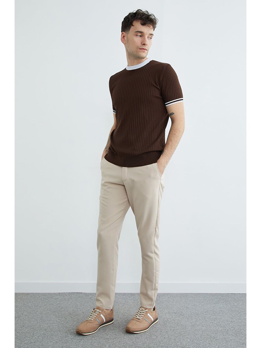 Kahverengi Fitilli Biyeli Bisiklet Yaka Triko Tişört-2