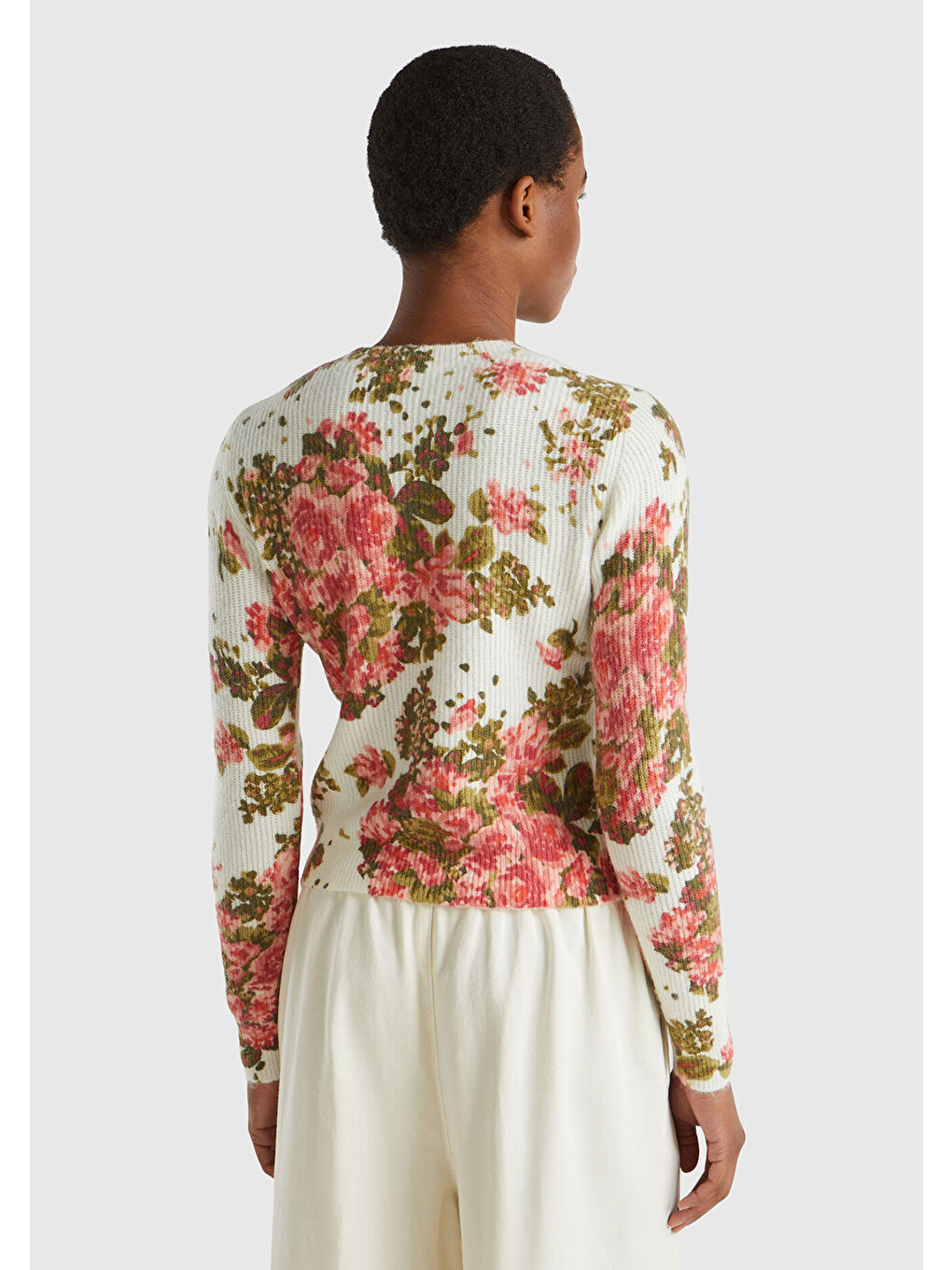 Kadın Beyaz Yün Karışımlı Tamamı Çiçek Desenli Bisiklet Yaka Kısa Hırka-3
