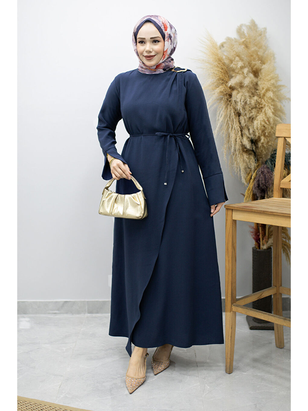 Broş Detaylı Kuşaklı Elbise TSD260198 Lacivert