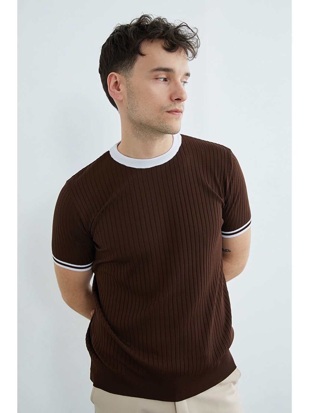 Kahverengi Fitilli Biyeli Bisiklet Yaka Triko Tişört-4