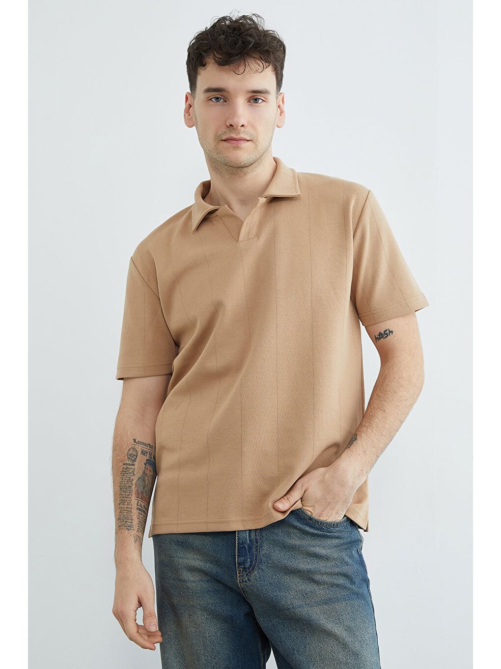 Bej Şeritli Apaş Yaka Regular  Tişört