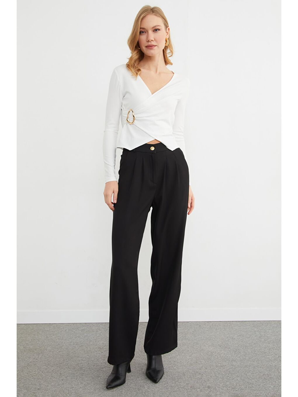 Siyah Beli Lastikli Düğmeli Palazzo Pantolon-1
