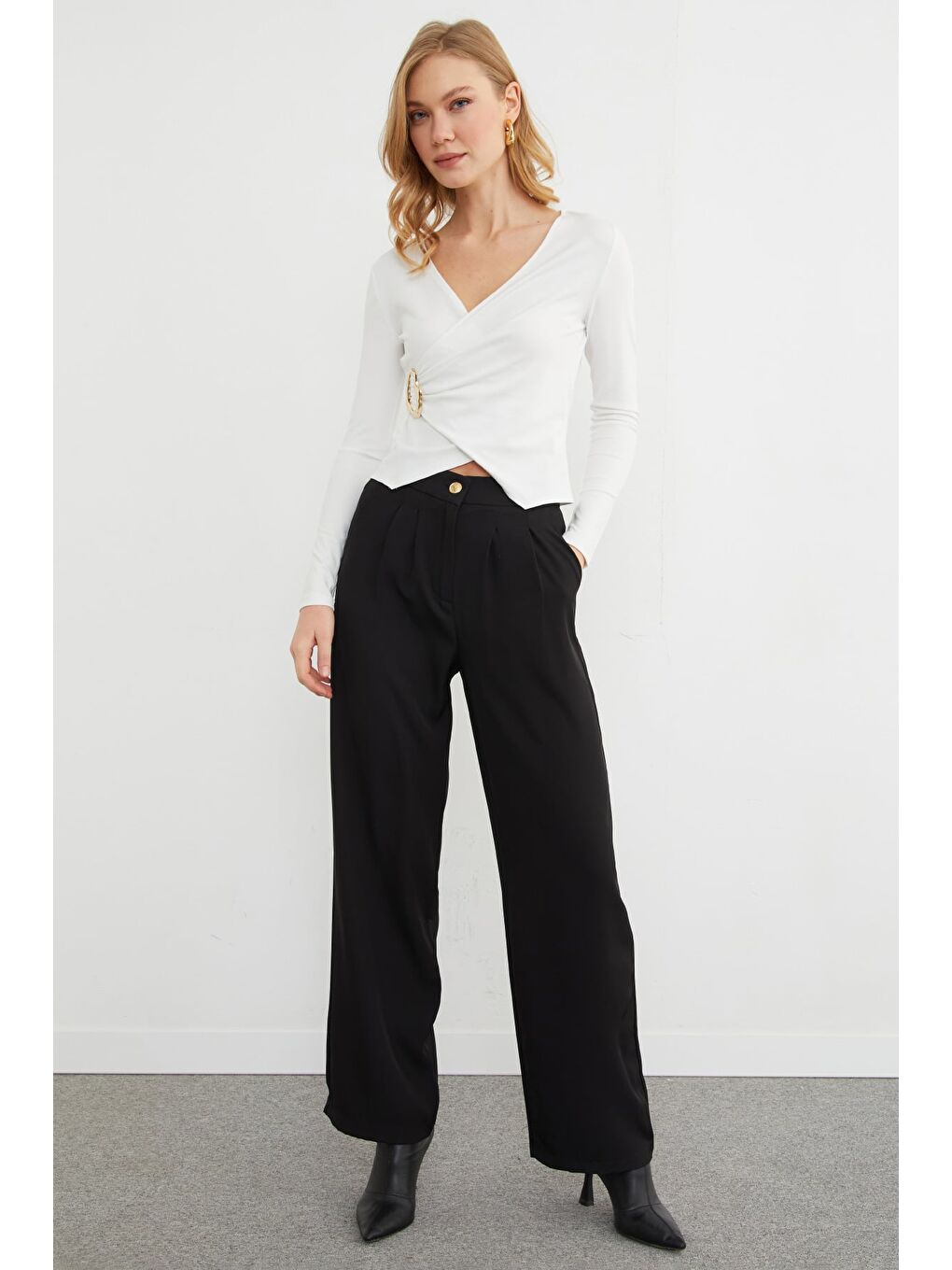 Siyah Beli Lastikli Düğmeli Palazzo Pantolon-2