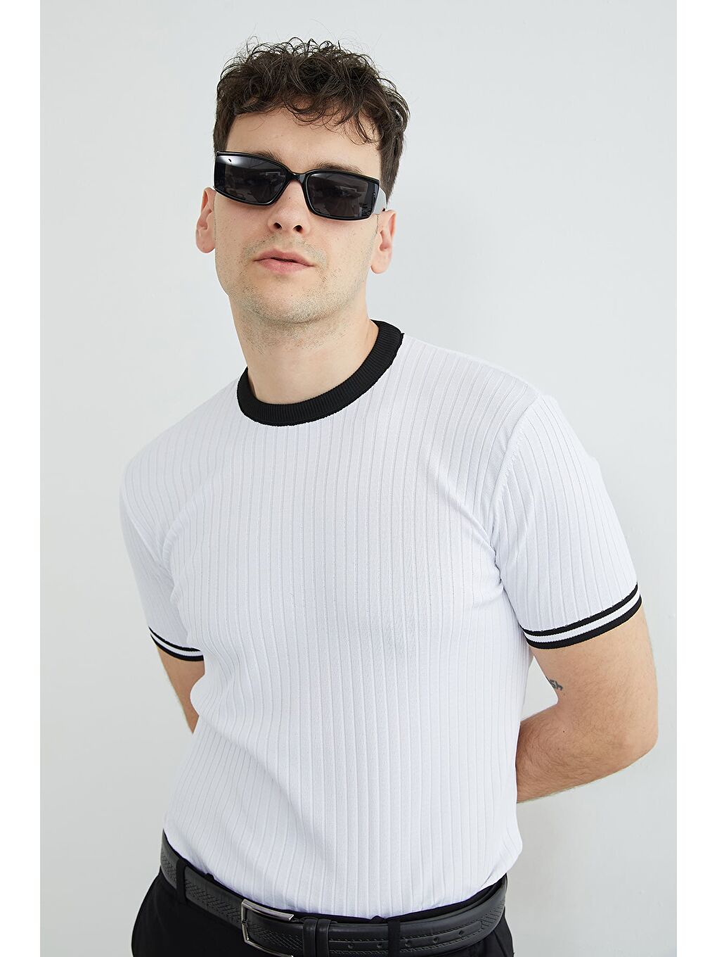 Beyaz Fitilli Biyeli Bisiklet Yaka Triko Tişört-2