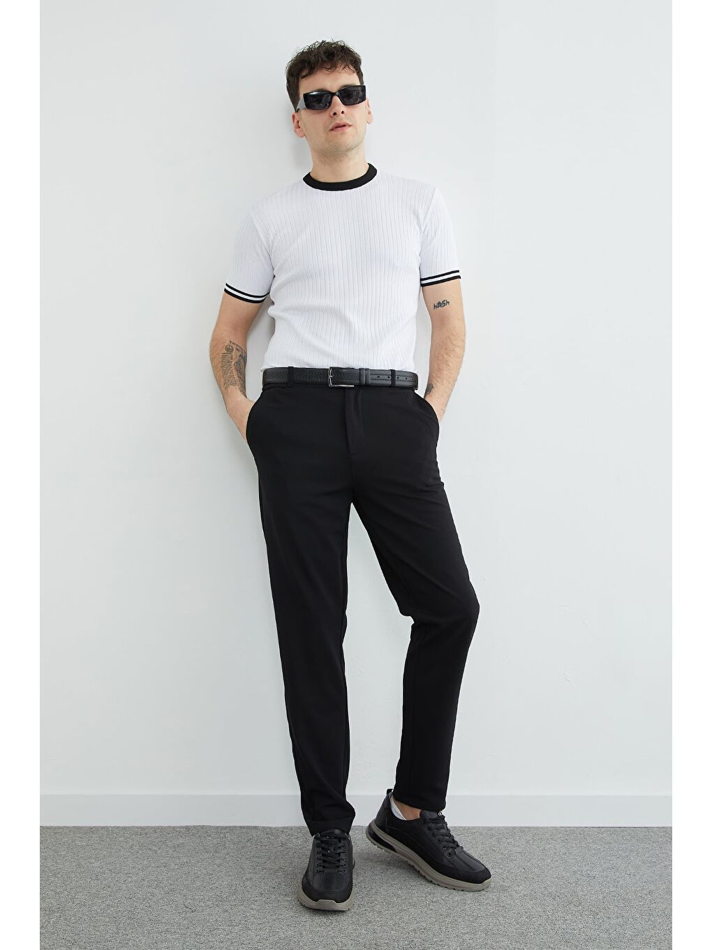 Beyaz Fitilli Biyeli Bisiklet Yaka Triko Tişört-3