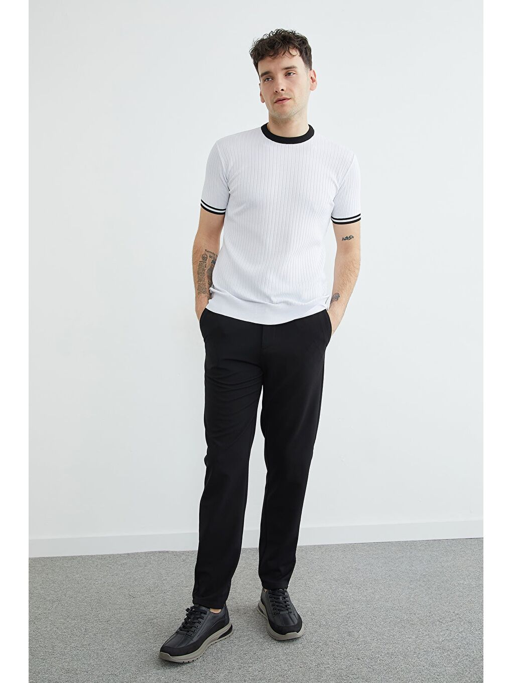 Beyaz Fitilli Biyeli Bisiklet Yaka Triko Tişört-4