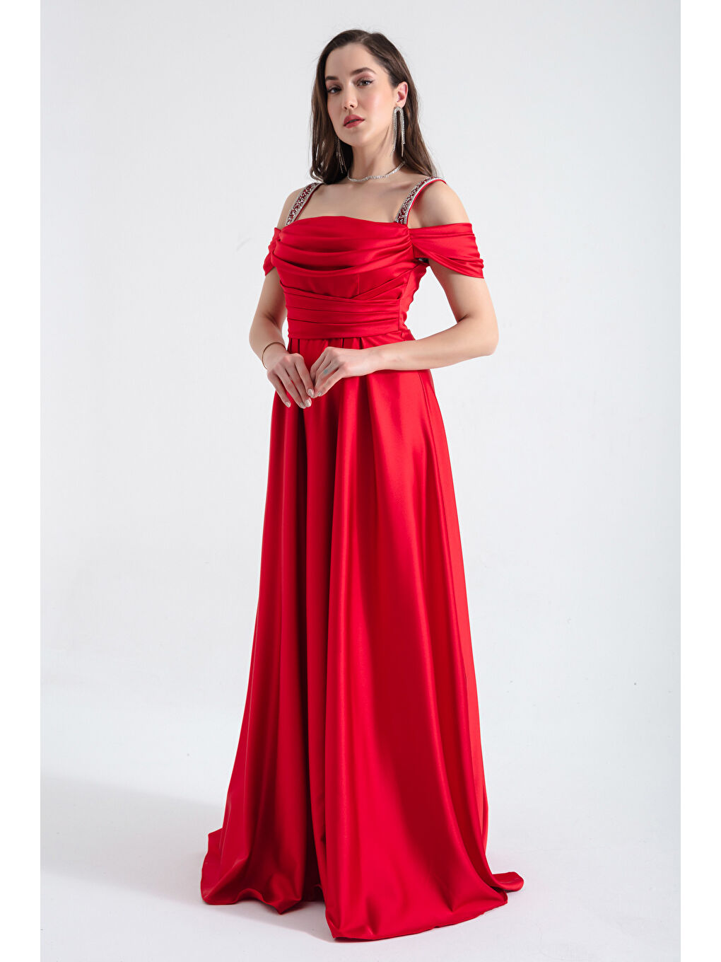 Kadın Kırmızı Taş Askılı Drapeli Uzun Saten Abiye Elbise-2