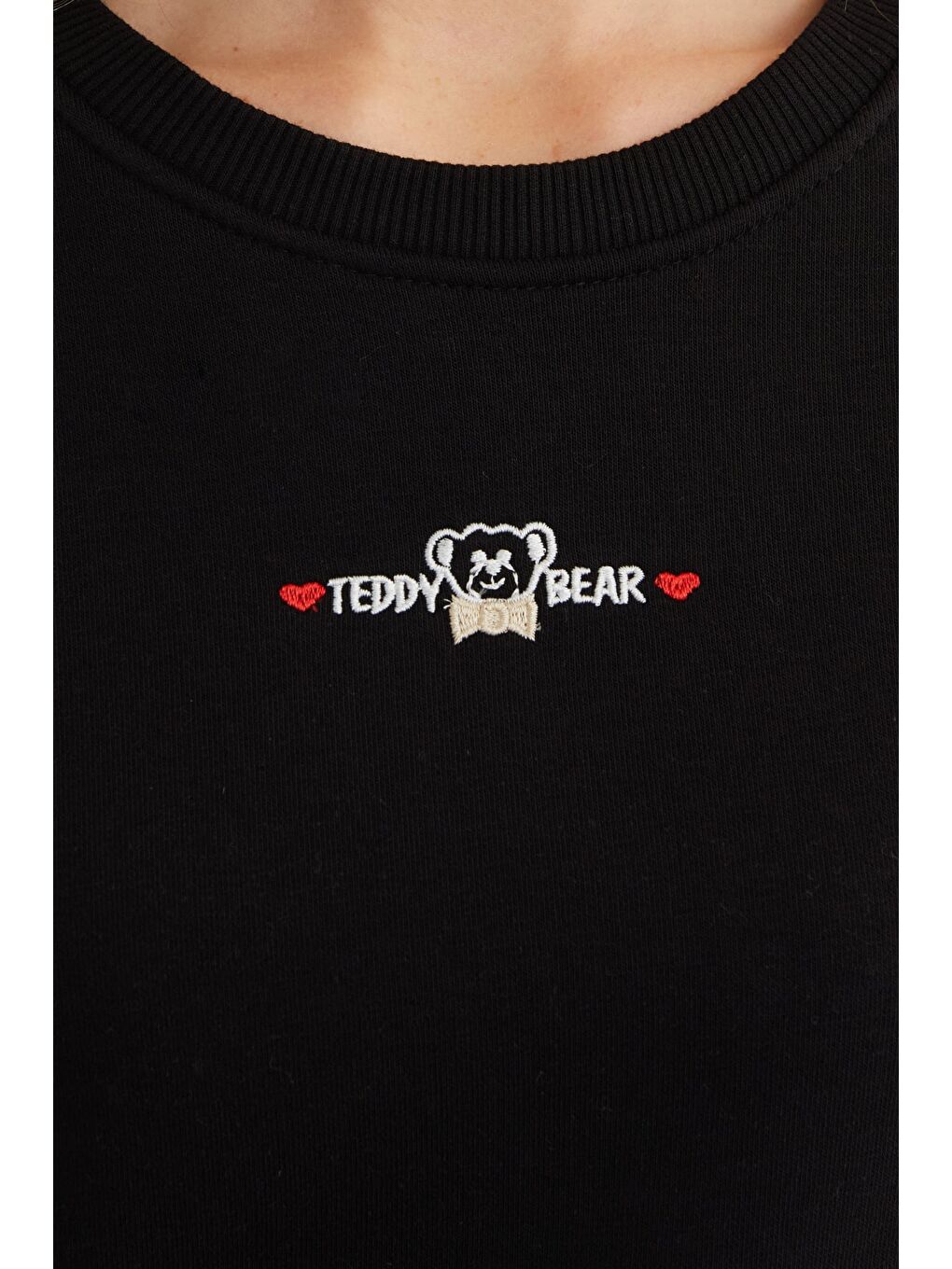 Siyah 3 İplik Ayıcık Nakışlı Crop Sweatshirt-4