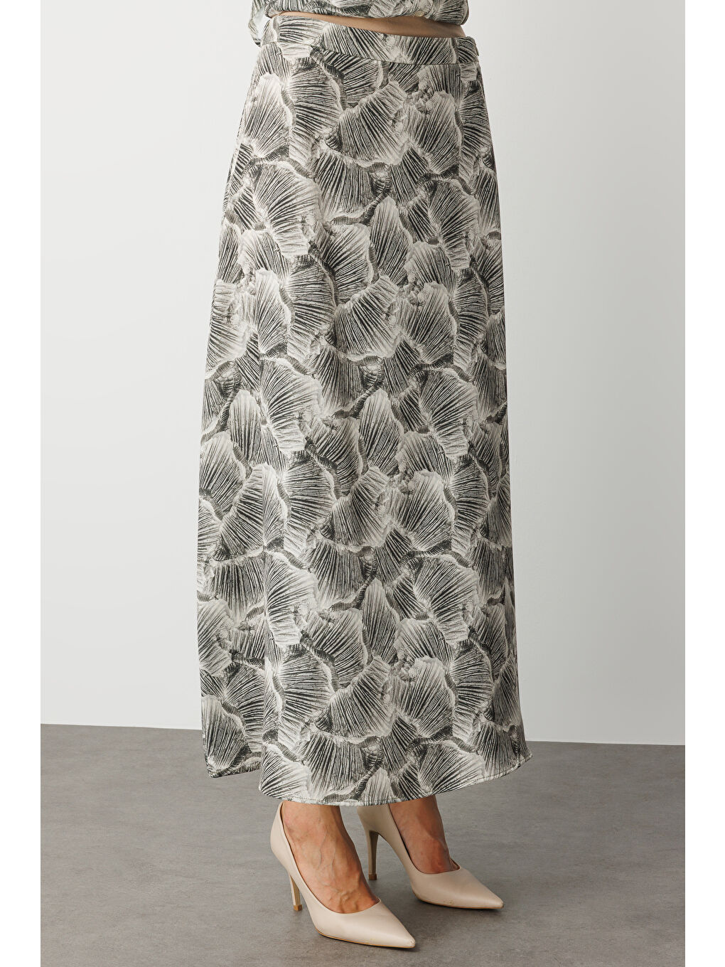 Mix Haki Yeşil Yaprak Desenli Uzun Evaze Etek-1