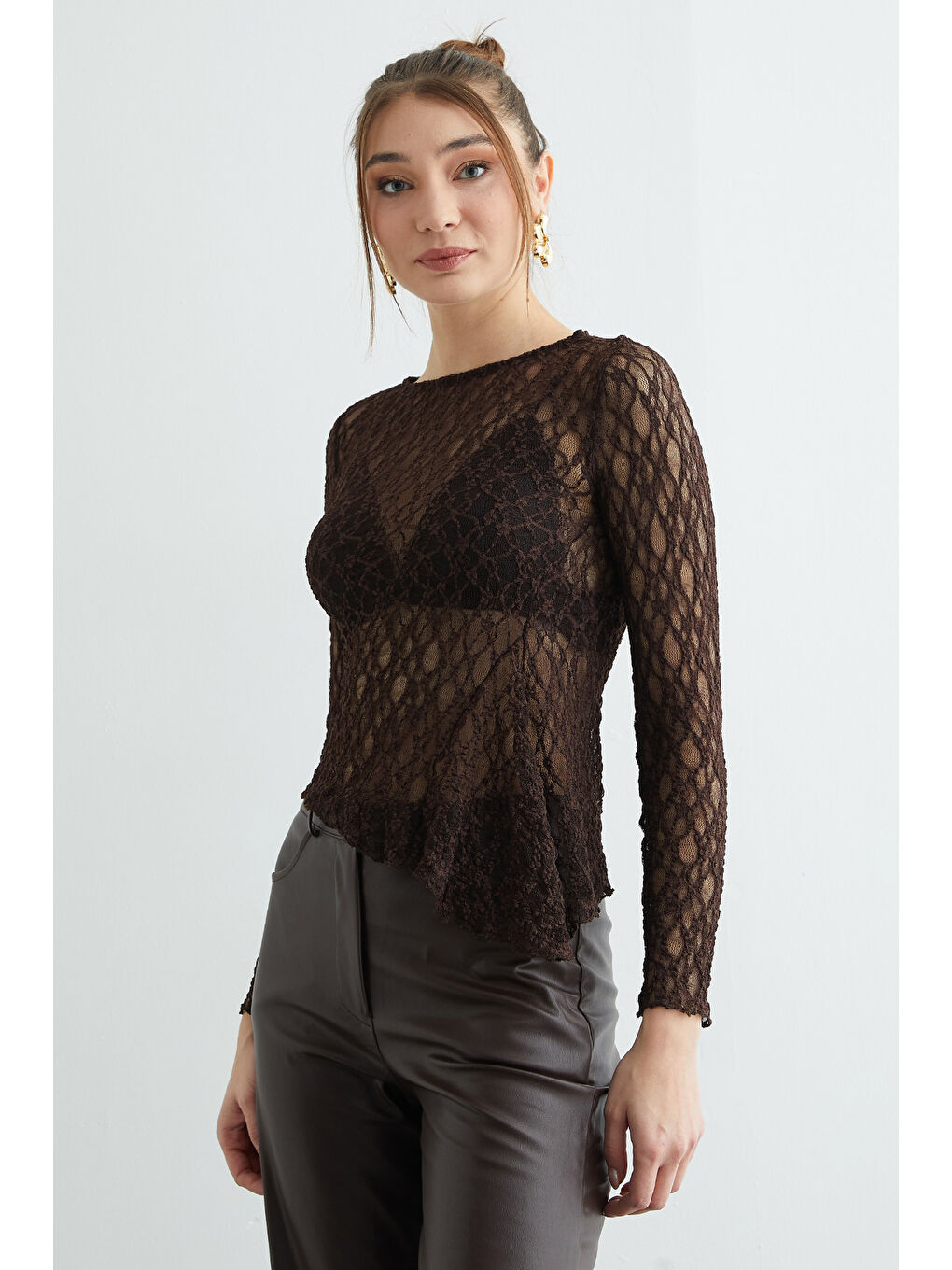Kahverengi Elastanlı Asimetrik Dantel Bluz-4
