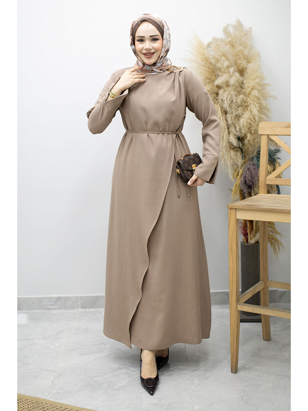 Bej Broş Detaylı Kuşaklı Elbise TSD260198 Vizon-4